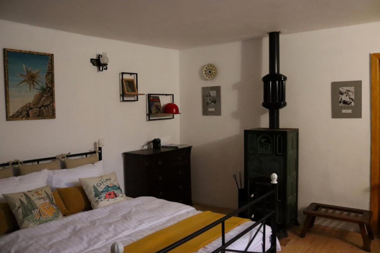 Galeria Turismului Montan Guest House Cartisoara Ngoại thất bức ảnh